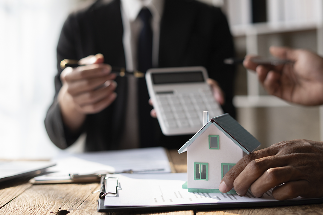 ¿Qué impuestos se pagan al vender una propiedad?